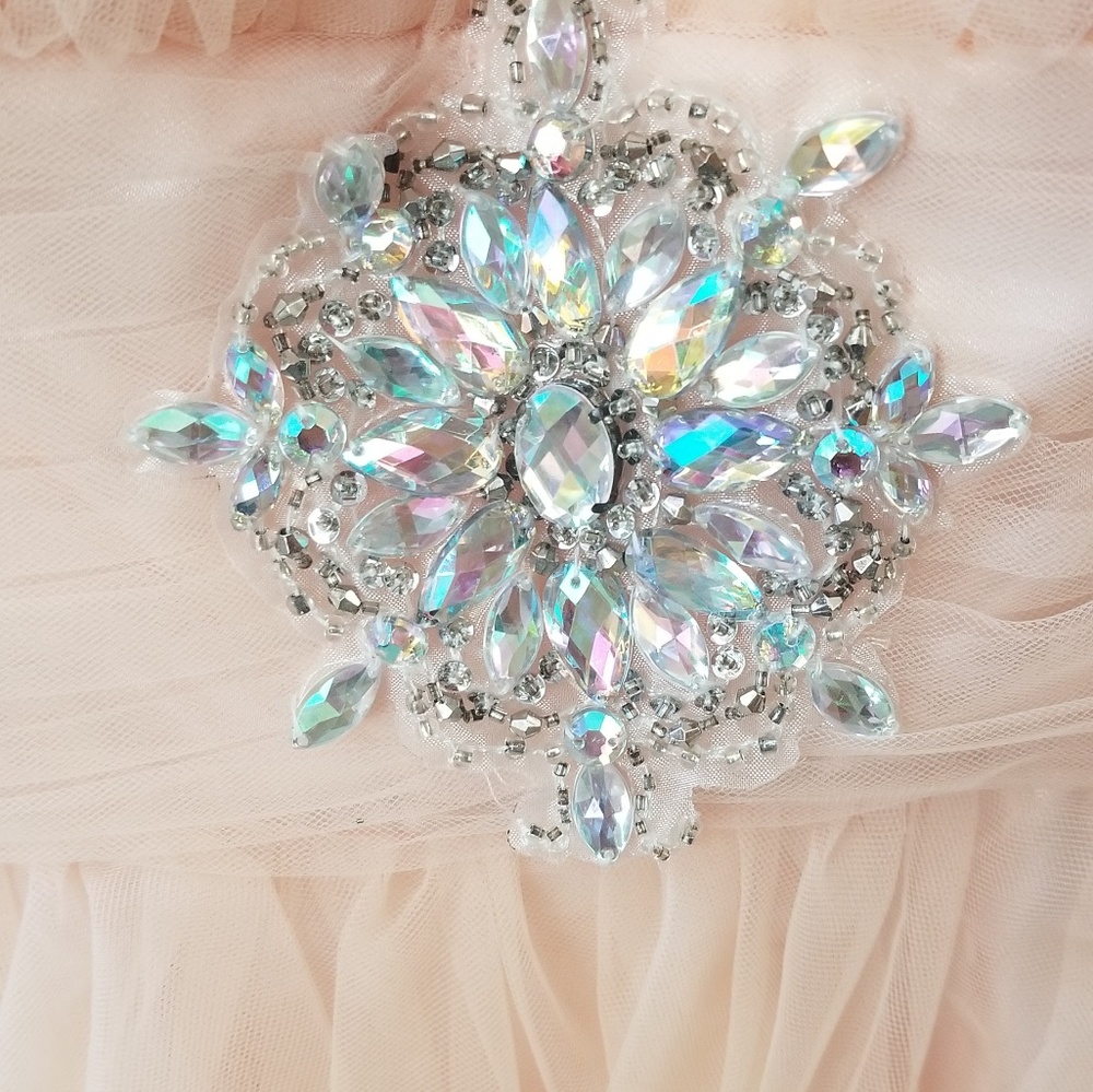 Beautiful short dress - Picture 3 of 3